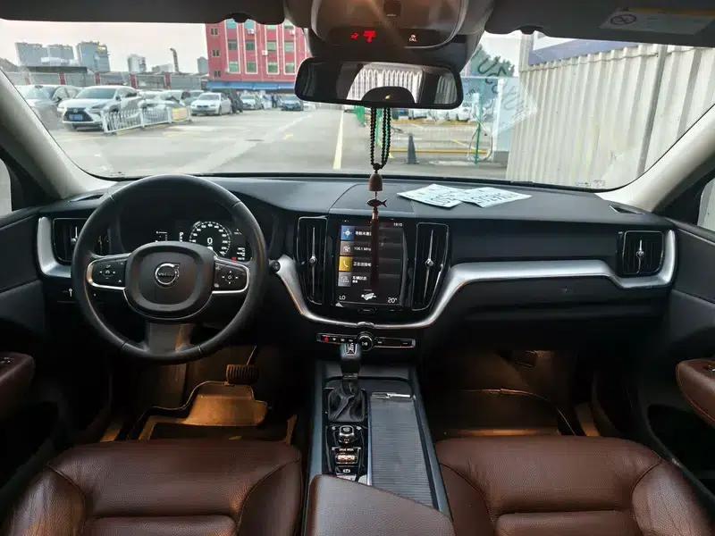 2020 Volvo XC60 T5 AWD Inscription Luxury Edition — миниатюра 9