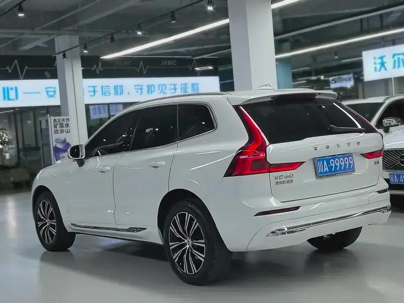 2022 Volvo XC60 B5 AWD Inscription Luxury Edition — миниатюра 3