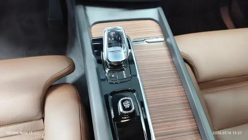2022 Volvo XC60 B5 AWD Inscription Luxury Edition — миниатюра 6