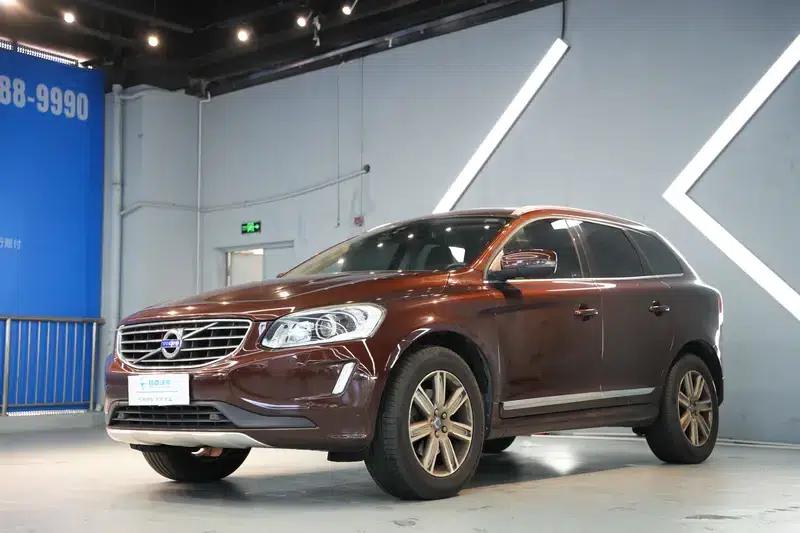 2016 Volvo XC60 T5 Smart Edition — миниатюра 1
