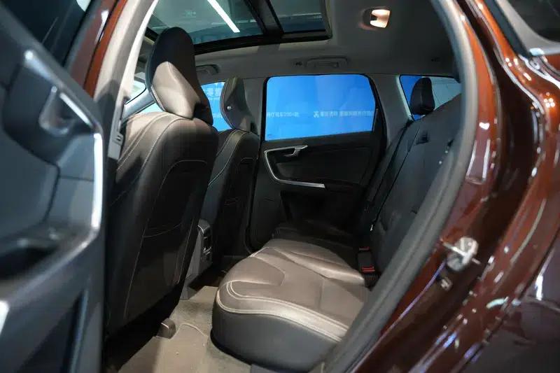 2016 Volvo XC60 T5 Smart Edition — миниатюра 19
