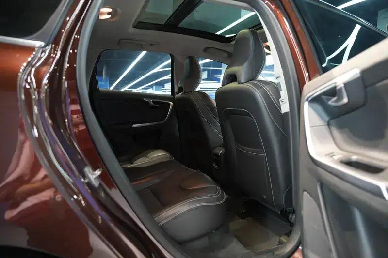 2016 Volvo XC60 T5 Smart Edition — миниатюра 23