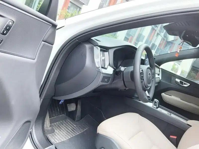 2026 Volvo XC60 B5 AWD Inscription Luxury Edition — миниатюра 13