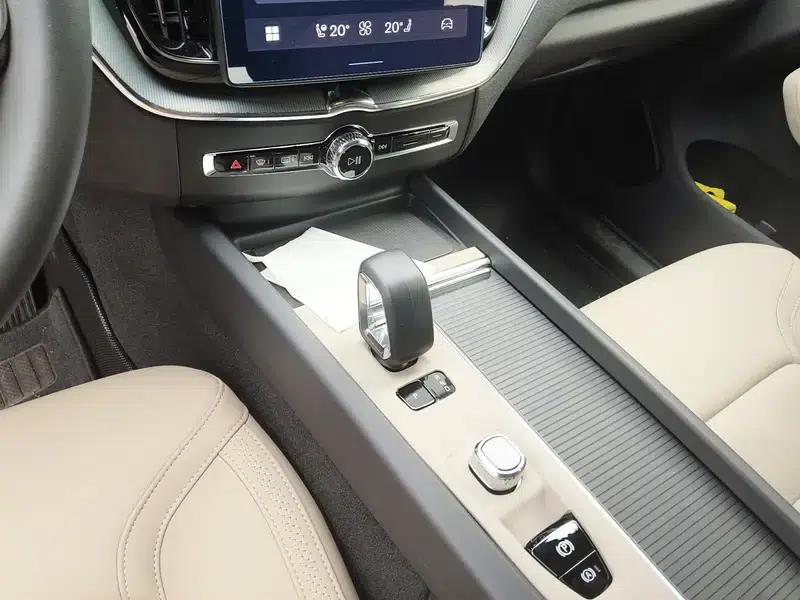 2026 Volvo XC60 B5 AWD Inscription Luxury Edition — миниатюра 14