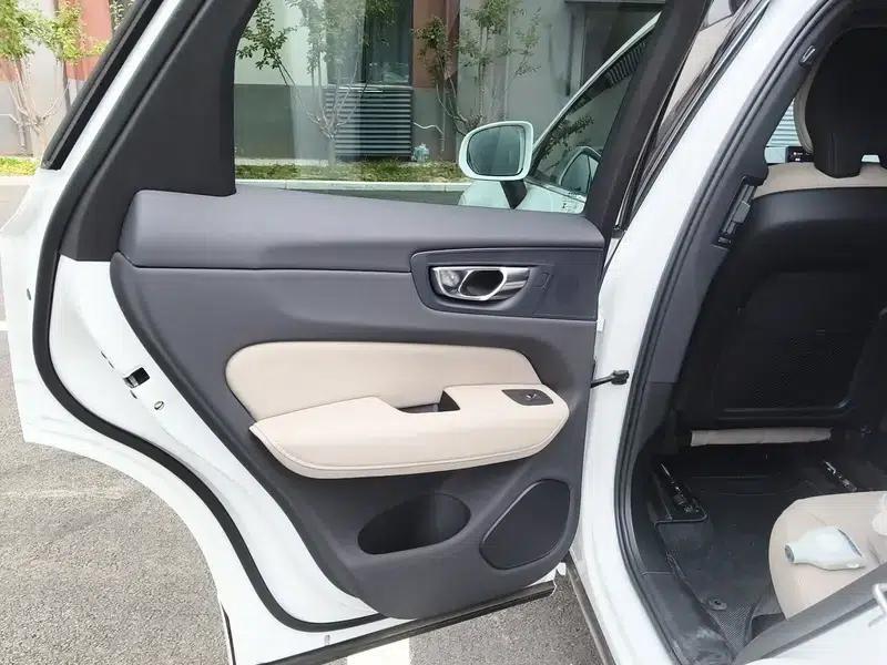 2026 Volvo XC60 B5 AWD Inscription Luxury Edition — миниатюра 17