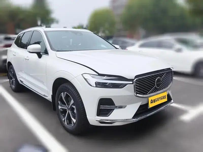 2026 Volvo XC60 B5 AWD Inscription Luxury Edition — миниатюра 3