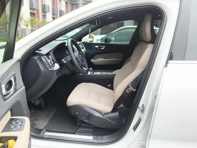 2026 Volvo XC60 B5 AWD Inscription Luxury Edition — миниатюра 7