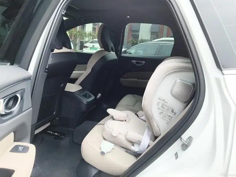 2026 Volvo XC60 B5 AWD Inscription Luxury Edition — миниатюра 9