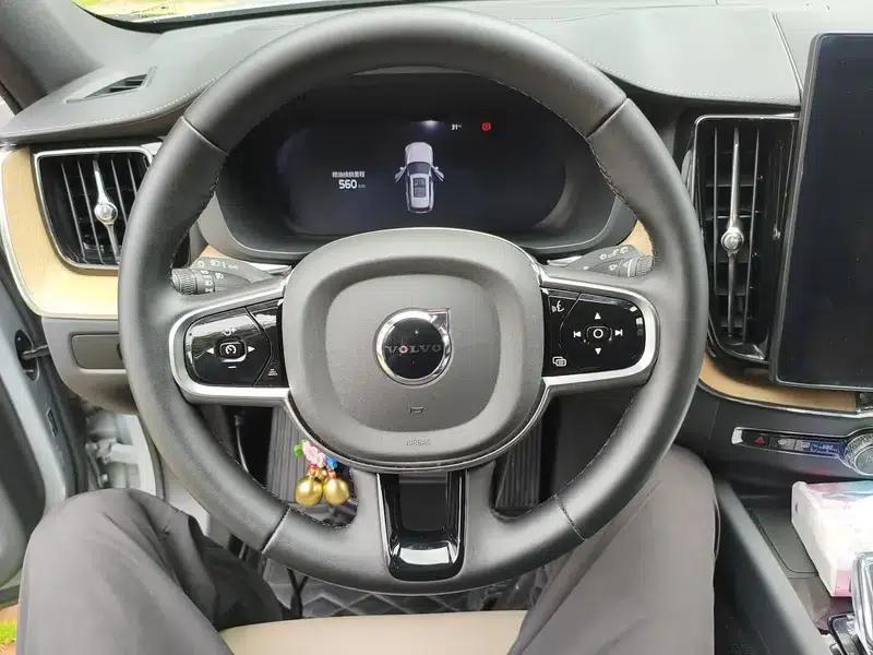 2026 Volvo XC60 B5 AWD Inscription Luxury Edition — миниатюра 11