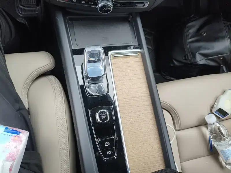2026 Volvo XC60 B5 AWD Inscription Luxury Edition — миниатюра 15
