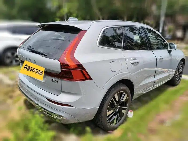 2026 Volvo XC60 B5 AWD Inscription Luxury Edition — миниатюра 4