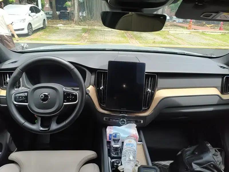 2026 Volvo XC60 B5 AWD Inscription Luxury Edition — миниатюра 10