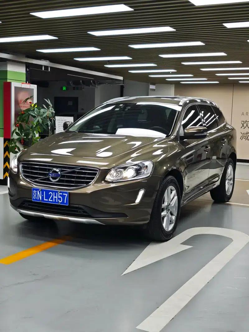 2017 Volvo XC60 T5 AWD Smart Edition — миниатюра 1