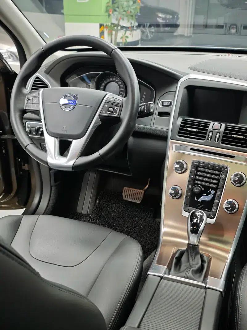 2017 Volvo XC60 T5 AWD Smart Edition — миниатюра 10