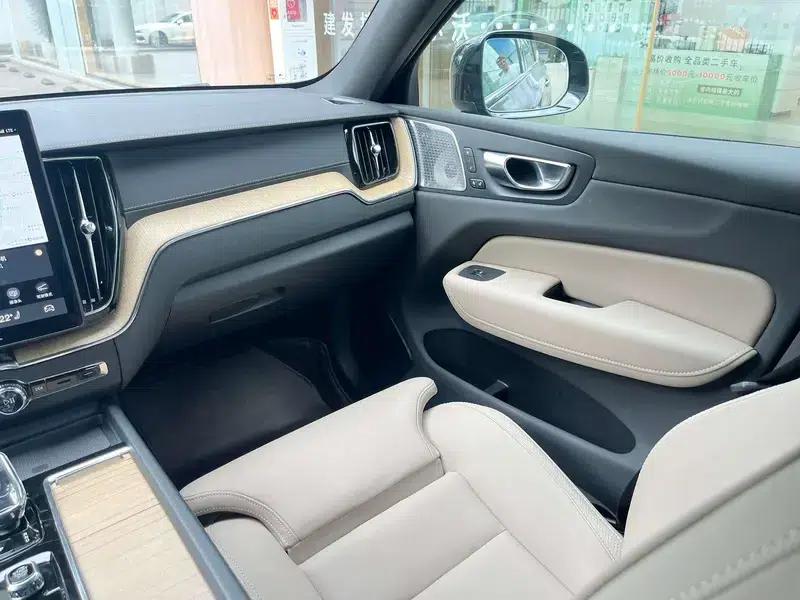 2026 Volvo XC60 B5 AWD Inscription Luxury Edition — миниатюра 11