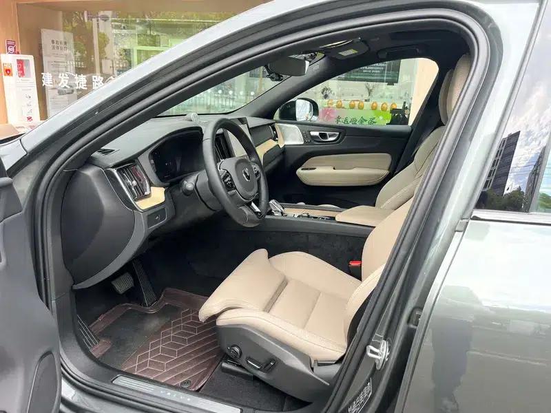 2026 Volvo XC60 B5 AWD Inscription Luxury Edition — миниатюра 12