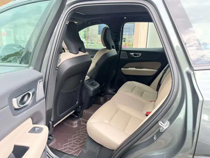 2026 Volvo XC60 B5 AWD Inscription Luxury Edition — миниатюра 13