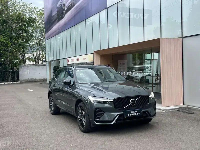 2026 Volvo XC60 B5 AWD Inscription Luxury Edition — миниатюра 3