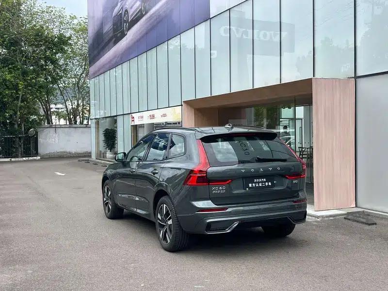 2026 Volvo XC60 B5 AWD Inscription Luxury Edition — миниатюра 4
