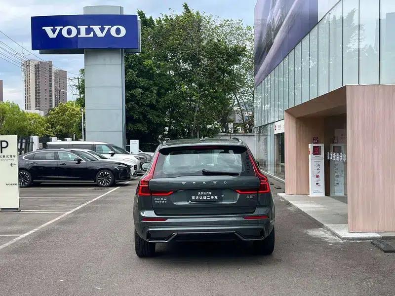 2026 Volvo XC60 B5 AWD Inscription Luxury Edition — миниатюра 5