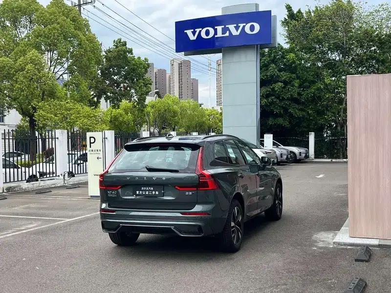 2026 Volvo XC60 B5 AWD Inscription Luxury Edition — миниатюра 6