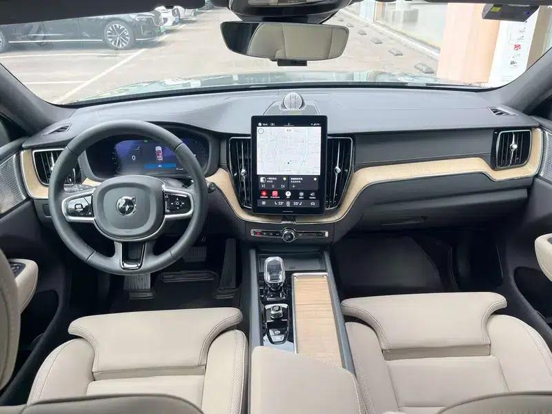 2026 Volvo XC60 B5 AWD Inscription Luxury Edition — миниатюра 7