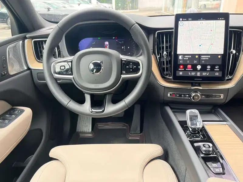 2026 Volvo XC60 B5 AWD Inscription Luxury Edition — миниатюра 9