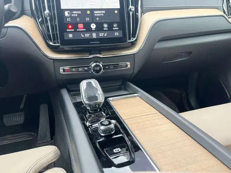 2026 Volvo XC60 B5 AWD Inscription Luxury Edition — миниатюра 10