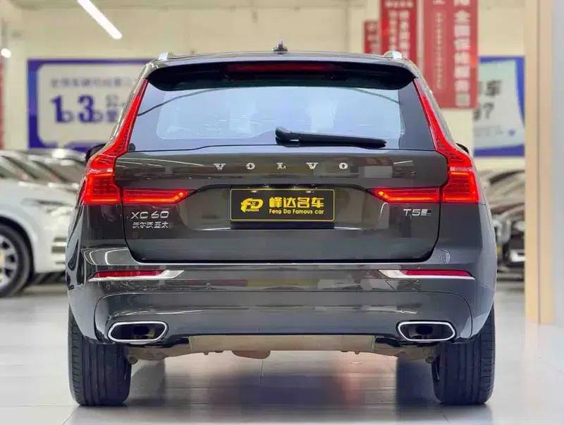 2021 Volvo XC60 T5 AWD Inscription Luxury Edition — миниатюра 3