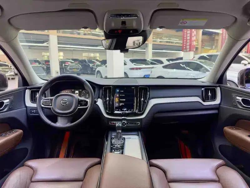 2021 Volvo XC60 T5 AWD Inscription Luxury Edition — миниатюра 5