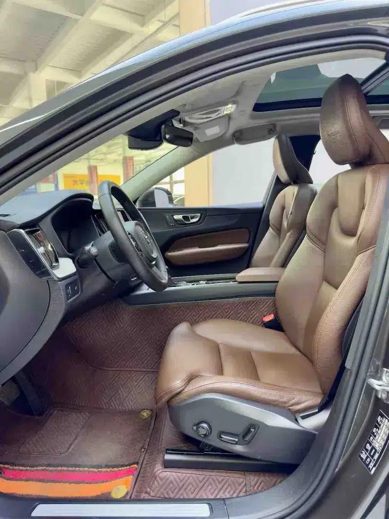 2021 Volvo XC60 T5 AWD Inscription Luxury Edition — миниатюра 6