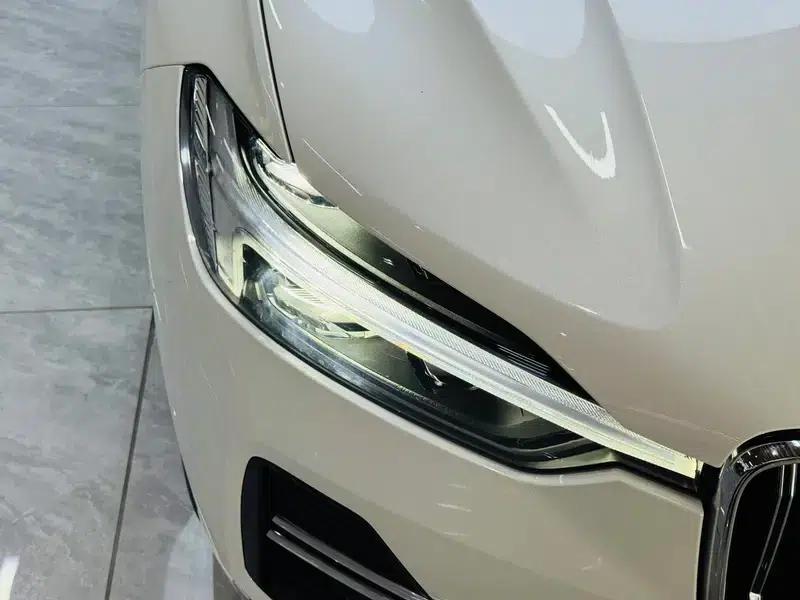 2024 Volvo XC60 B5 AWD Inscription Luxury Edition — миниатюра 9