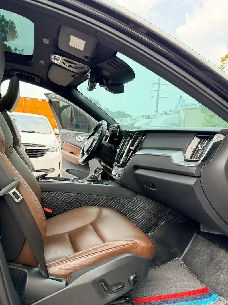 2021 Volvo XC60 T5 AWD Inscription Sport Edition — миниатюра 5
