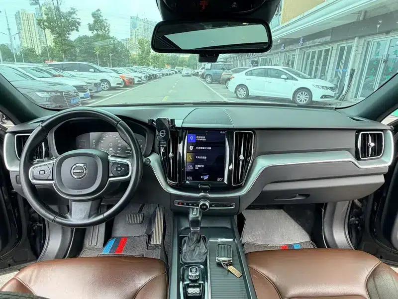 2021 Volvo XC60 T5 AWD Inscription Sport Edition — миниатюра 7