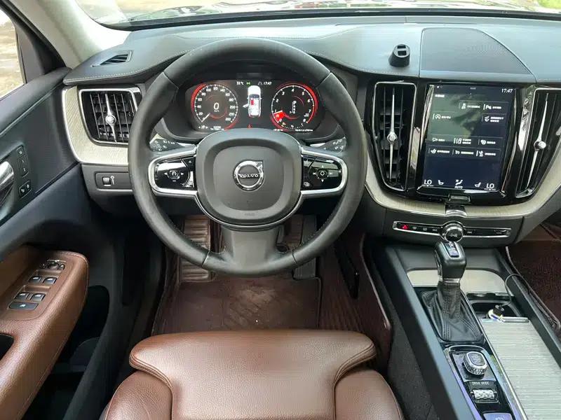 2020 Volvo XC60 T5 AWD Inscription Luxury Edition — миниатюра 11