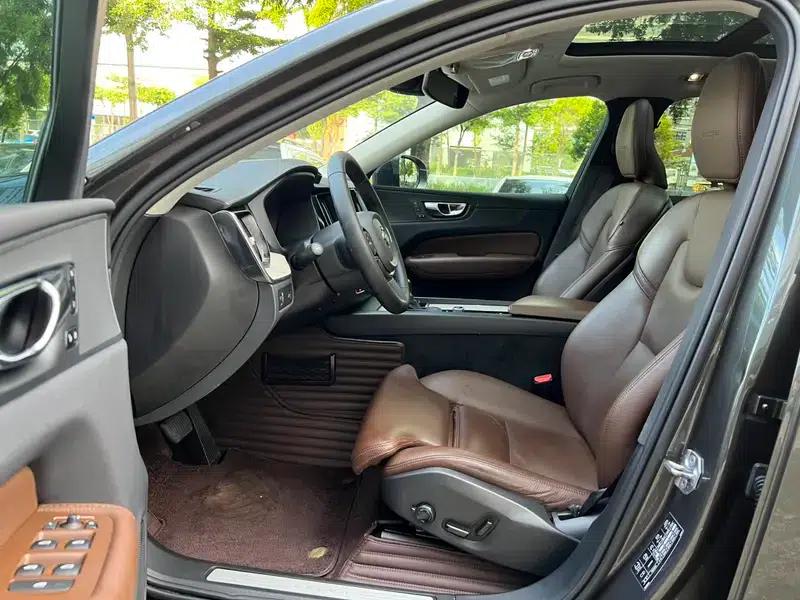 2020 Volvo XC60 T5 AWD Inscription Luxury Edition — миниатюра 12