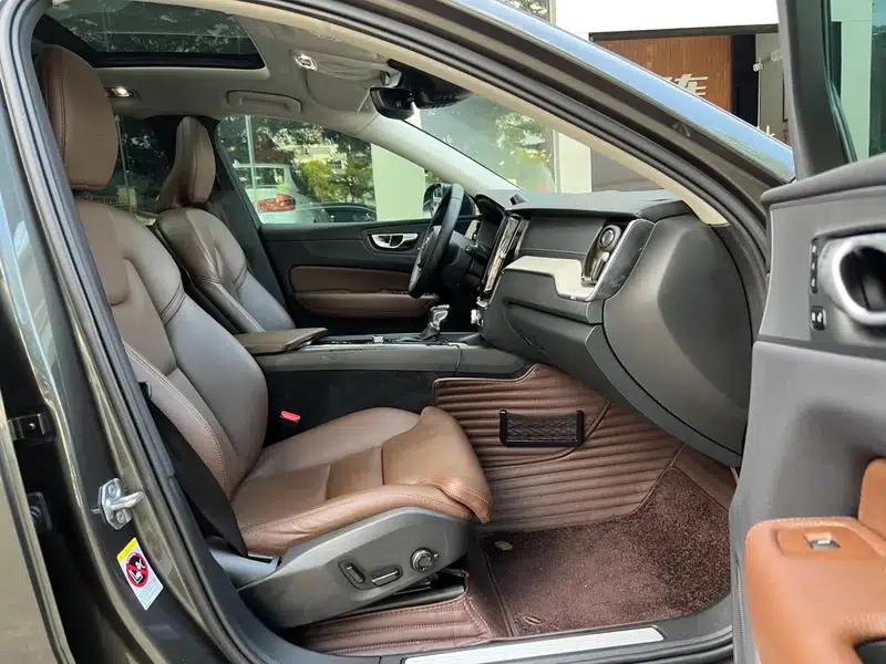 2020 Volvo XC60 T5 AWD Inscription Luxury Edition — миниатюра 13