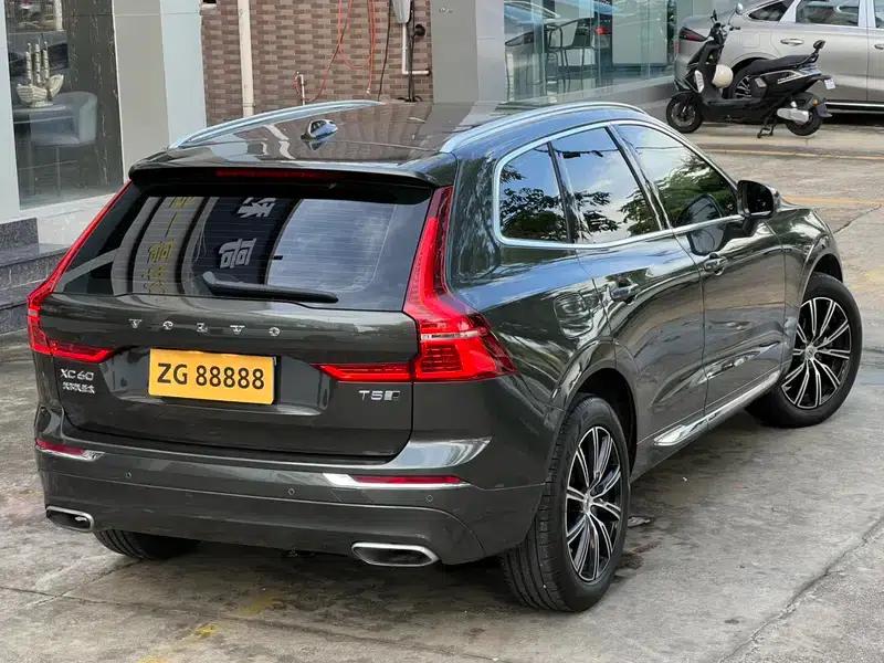 2020 Volvo XC60 T5 AWD Inscription Luxury Edition — миниатюра 7