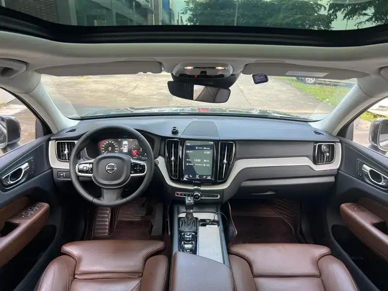 2020 Volvo XC60 T5 AWD Inscription Luxury Edition — миниатюра 10