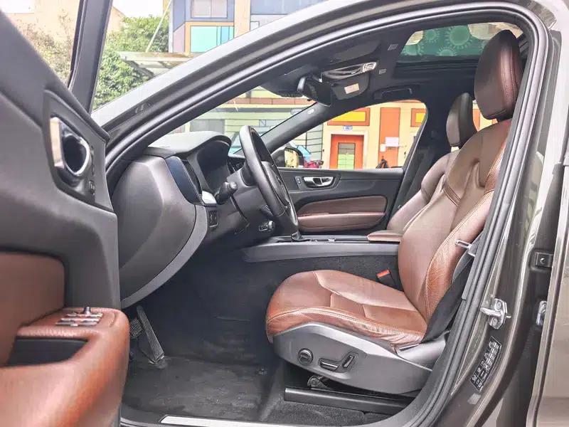 2021 Volvo XC60 T5 AWD Inscription Luxury Edition — миниатюра 18