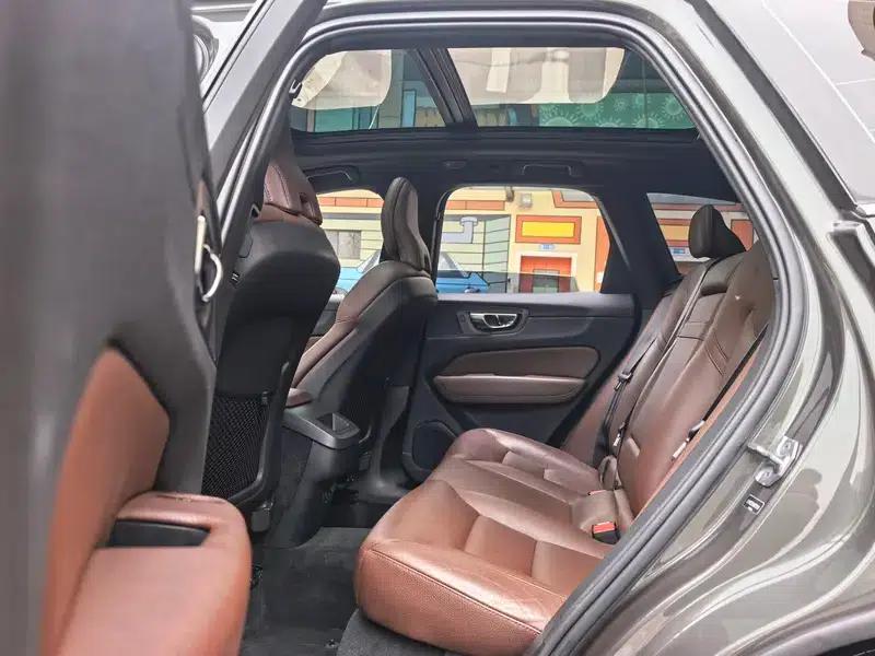 2021 Volvo XC60 T5 AWD Inscription Luxury Edition — миниатюра 19