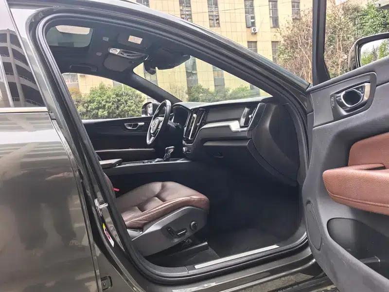 2021 Volvo XC60 T5 AWD Inscription Luxury Edition — миниатюра 20