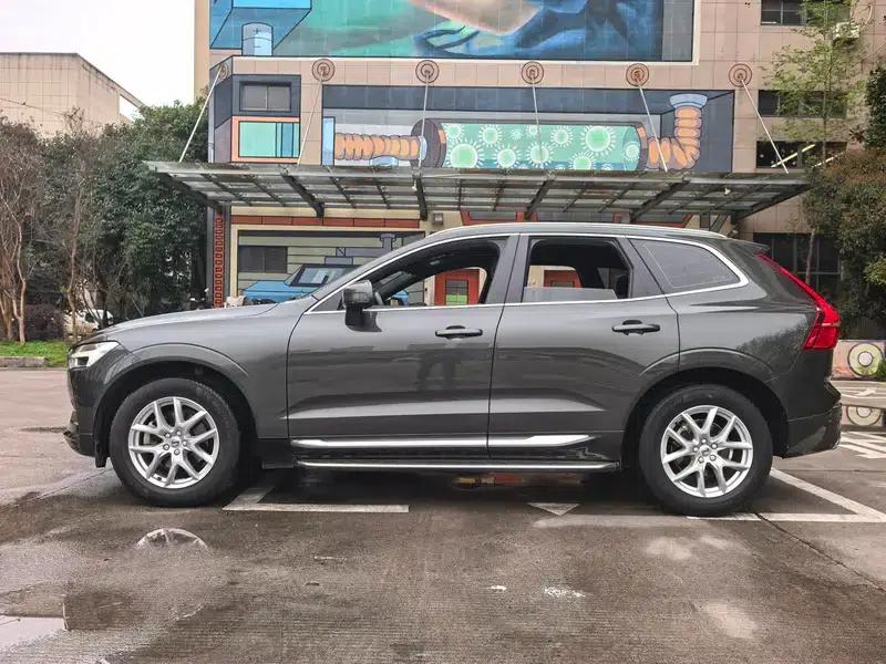 2021 Volvo XC60 T5 AWD Inscription Luxury Edition — миниатюра 4