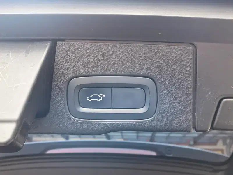 2021 Volvo XC60 T5 AWD Inscription Luxury Edition — миниатюра 8