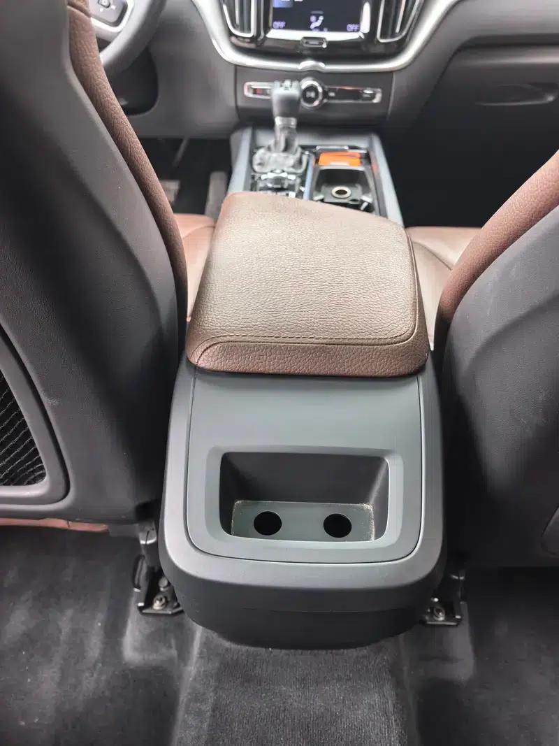 2021 Volvo XC60 T5 AWD Inscription Luxury Edition — миниатюра 9