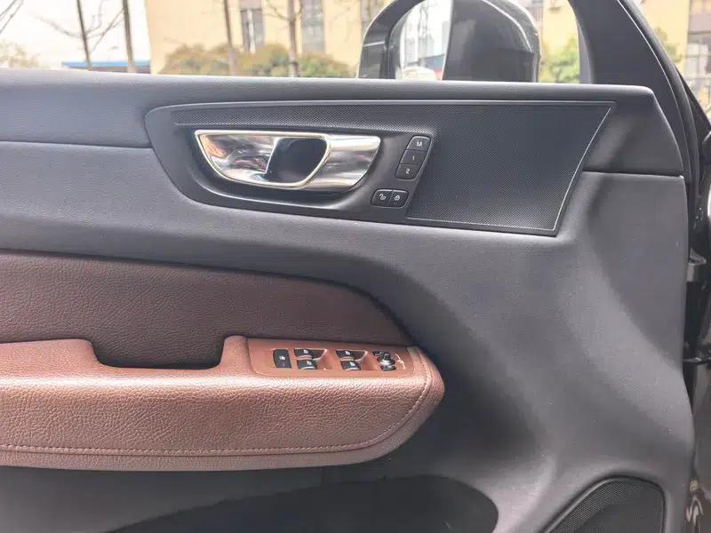 2021 Volvo XC60 T5 AWD Inscription Luxury Edition — миниатюра 10