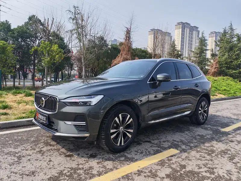 2022 Volvo XC60 B5 AWD Smart Sport Edition — миниатюра 1