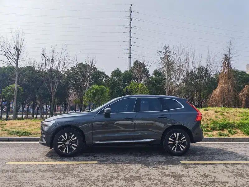 2022 Volvo XC60 B5 AWD Smart Sport Edition — миниатюра 3