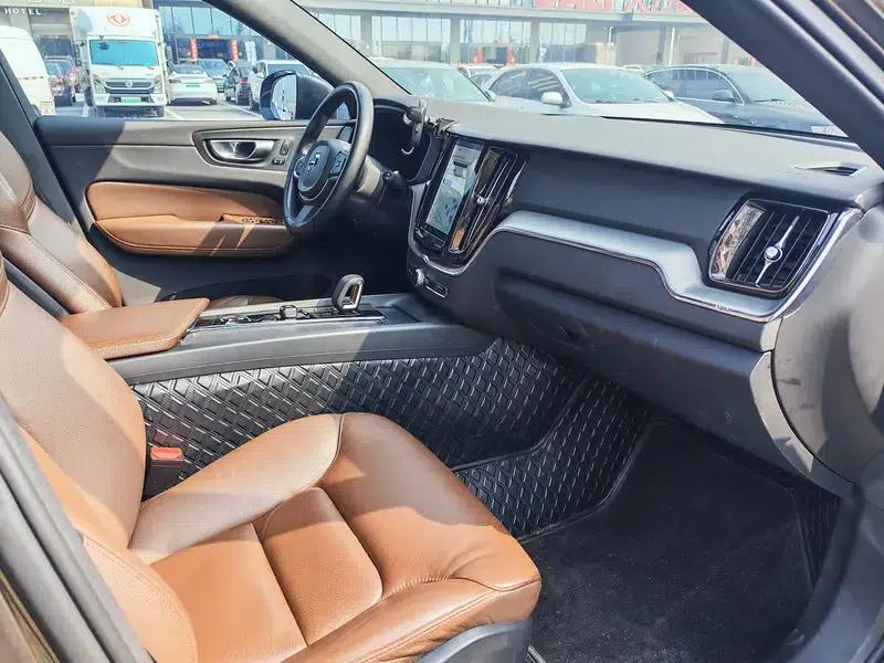 2022 Volvo XC60 B5 AWD Smart Sport Edition — миниатюра 7