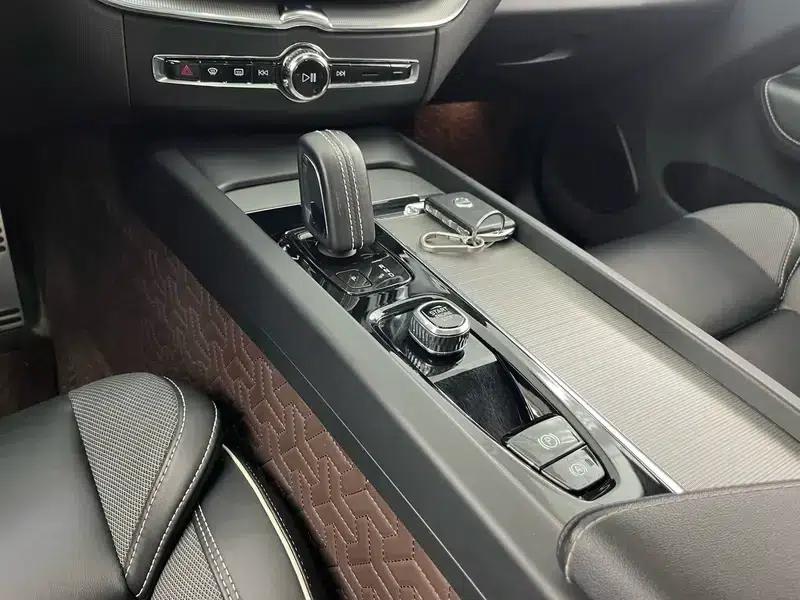 2022 Volvo XC60 B5 AWD Inscription Sport Edition — миниатюра 14